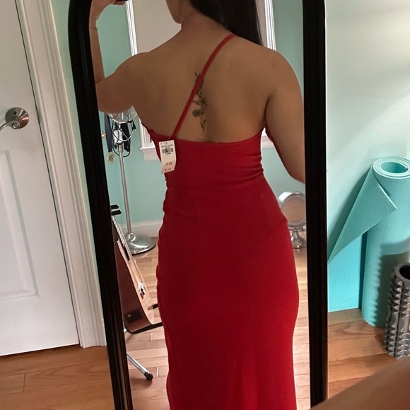 Red Asymmetrical One-Shoulder Maxi Dress - Picture 6 of 6